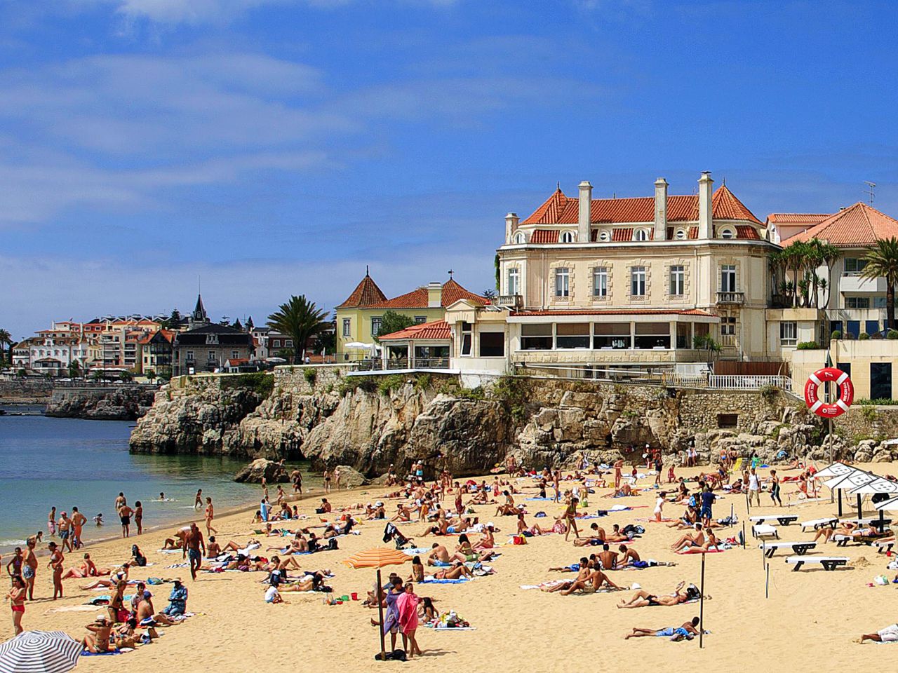 Plage de Conceição avec l'Hôtel Albatroz en arrière-plan, Cascais Portugal